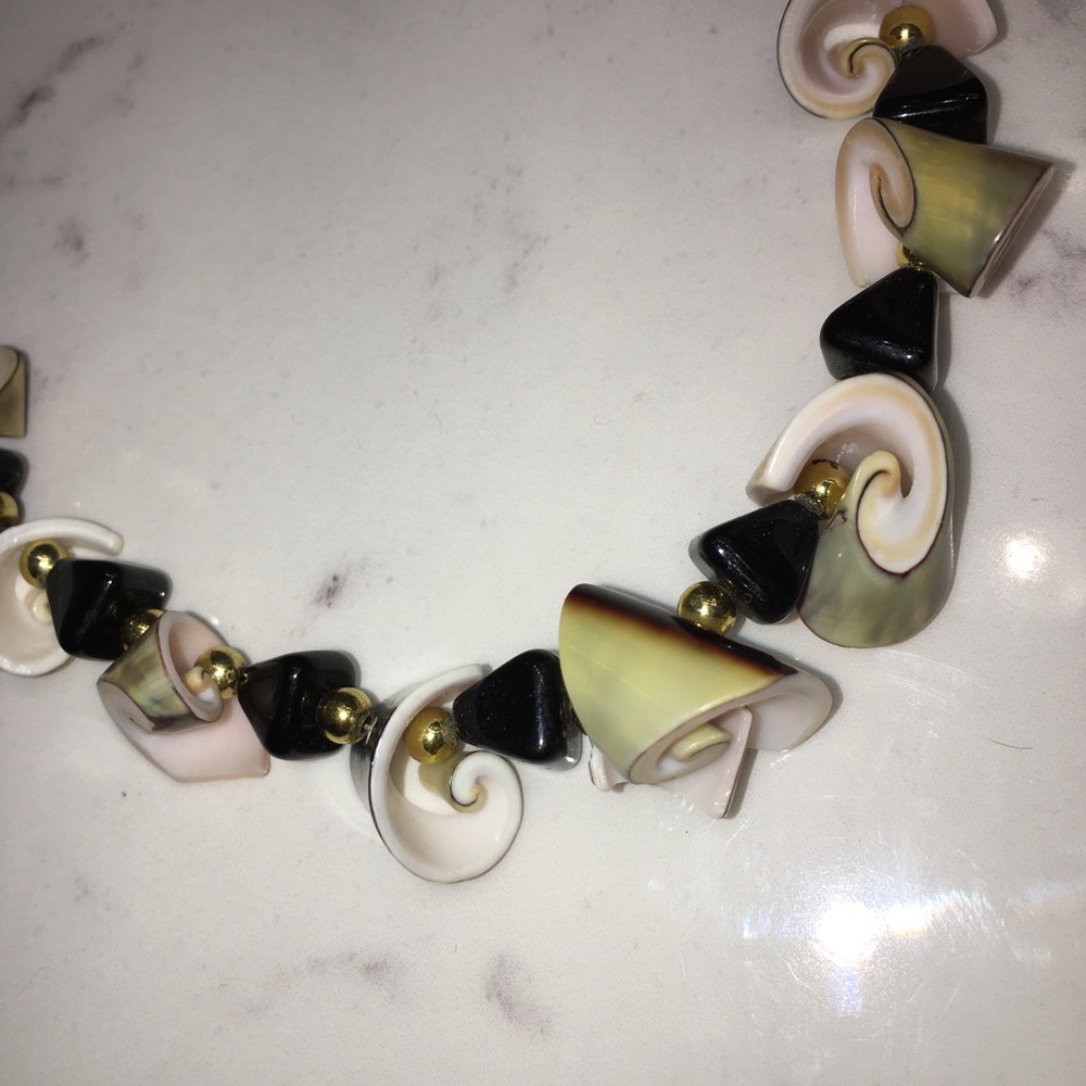 Multi-colored shell necklace & bracelet set